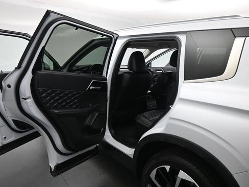 Used 2024 Mitsubishi Outlander SEL FWD image 16