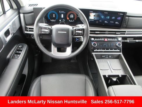 Used 2025 Hyundai Santa Fe SEL FWD image 16