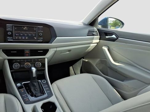 Used 2020 Volkswagen Jetta SE w/ SE Cold Weather Package FWD image 30