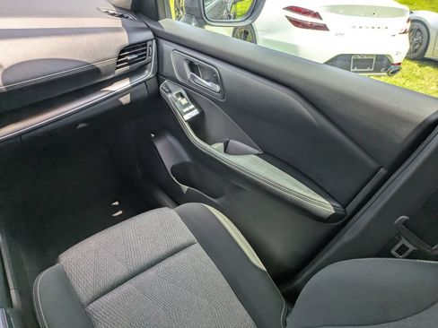 Used 2024 Nissan Rogue SV AWD/4WD image 16