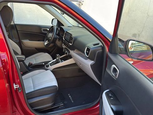Used 2024 Hyundai Venue SEL FWD image 24