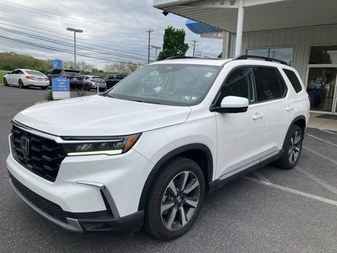 Certified 2025 Honda Pilot Elite image 9