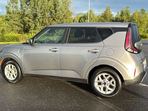 Used 2023 Kia Soul LX w/ Option Group 015 FWD image 9