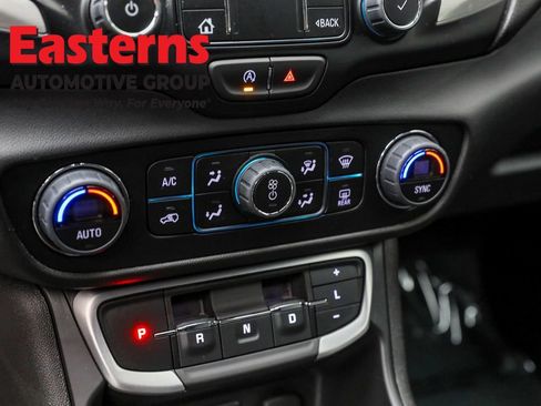 Used 2024 GMC Terrain SLT image 21