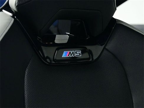 Used 2025 BMW M5 w/ Carbon Package image 32