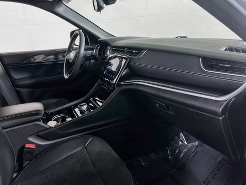 Used 2023 Jeep Grand Cherokee Altitude AWD/4WD image 28