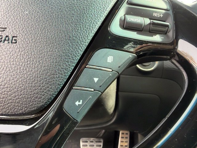 Used 2017 Kia Forte S w/ S Premium Package FWD image 18