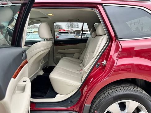 Used 2011 Subaru Outback 2.5i Limited image 14