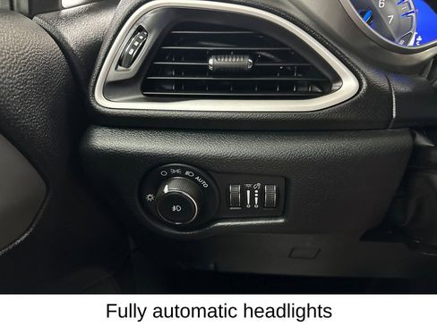 Used 2025 Chrysler Pacifica Select FWD image 39