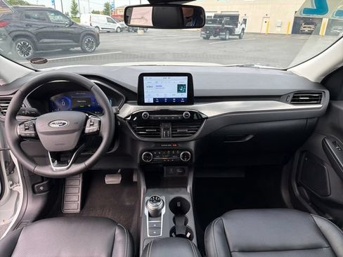 Used 2022 Ford Escape Titanium FWD image 12