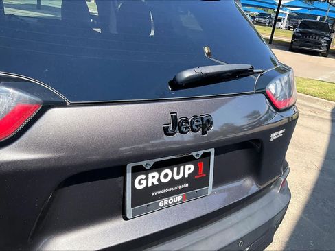 Used 2019 Jeep Cherokee Latitude Plus FWD image 30