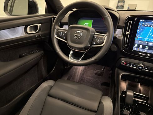 Used 2023 Volvo XC40 Recharge Core AWD/4WD image 26