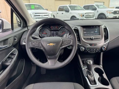 Used 2017 Chevrolet Cruze LT w/ Convenience Package image 24