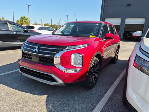 Used 2025 Mitsubishi Outlander SE FWD image 4