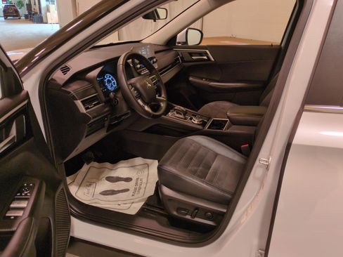 Used 2023 Mitsubishi Outlander SE AWD/4WD image 17