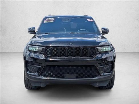 Used 2024 Jeep Grand Cherokee Altitude AWD/4WD image 2