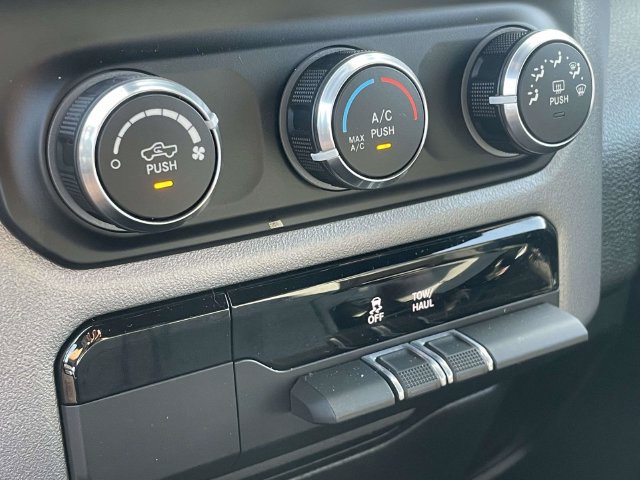 Used 2023 RAM 1500 Big Horn AWD/4WD image 29