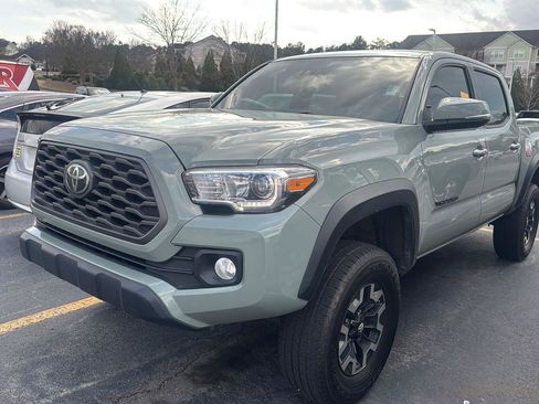 Used 2022 Toyota Tacoma TRD Off-Road w/ Technology Package image 5