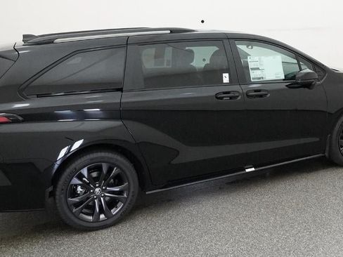 New 2026 Toyota Sienna XSE FWD image 10