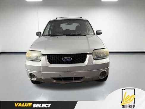 Used 2005 Ford Escape Limited FWD image 2
