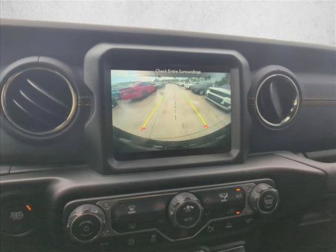 Used 2022 Jeep Wrangler Unlimited Sahara AWD/4WD image 9