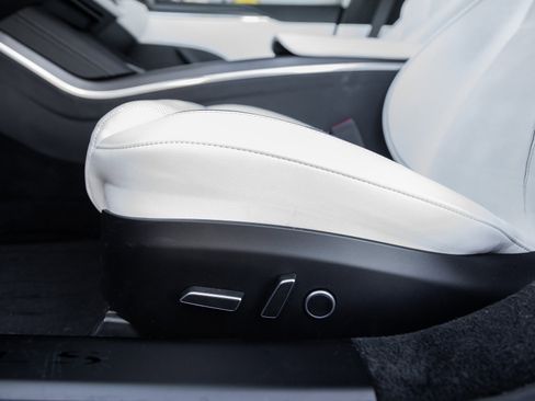 Used 2022 Tesla Model S Plaid image 20