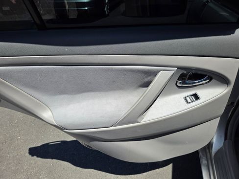 Used 2009 Toyota Camry LE FWD image 10
