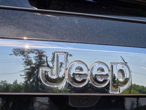 Used 2012 Jeep Grand Cherokee Laredo AWD/4WD image 26