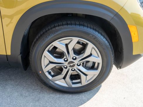 Used 2024 Kia Seltos S AWD/4WD image 34