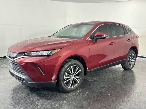 Used 2022 Toyota Venza LE image 6