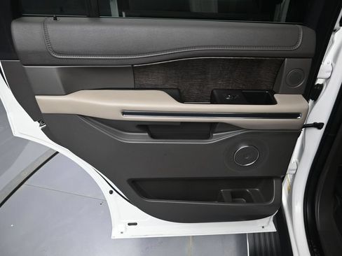 Used 2020 Ford Expedition Limited w/ Equipment Group 302A AWD/4WD image 27