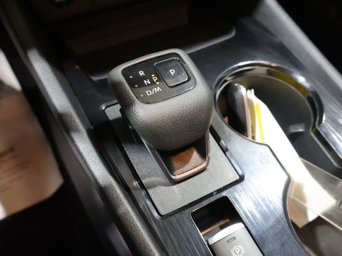 Used 2025 Nissan Rogue SV image 33