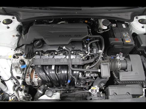 Certified 2025 Hyundai Elantra Sport FWD image 19