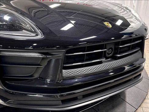 Used 2026 Porsche Macan AWD/4WD image 32