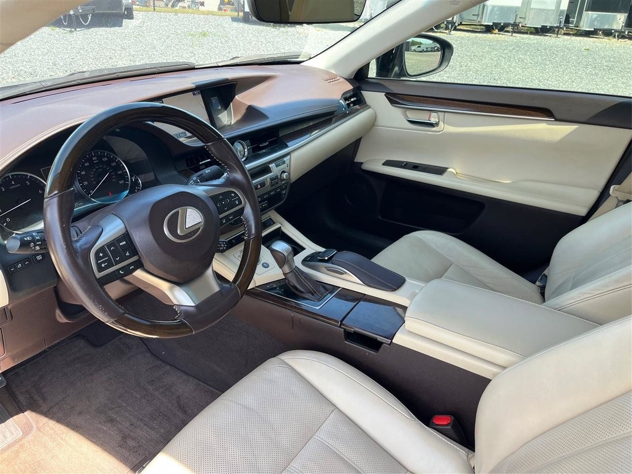 Used 2016 Lexus ES 350 w/ Luxury Package w/Wood Trim FWD image 9