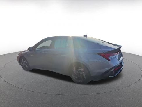 Used 2025 Hyundai Elantra SEL image 10