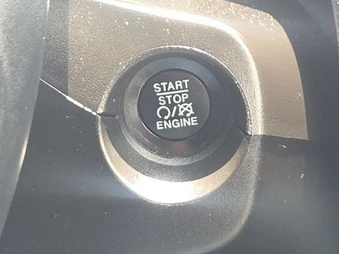 Used 2018 Jeep Compass Latitude FWD image 41