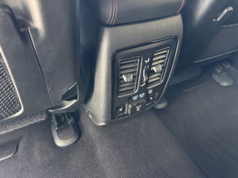 Used 2024 Dodge Durango GT RWD image 16