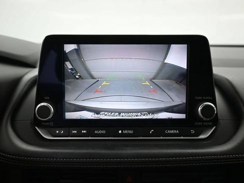 Used 2024 Nissan Rogue S AWD/4WD image 18