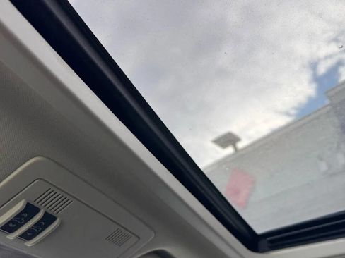 Used 2012 Chevrolet Avalanche LTZ image 32