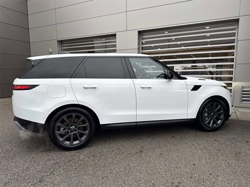 Used 2023 Land Rover Range Rover Sport SE image 8