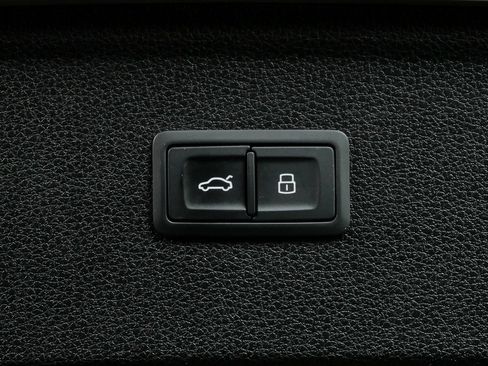 Used 2021 Audi Q5 Prestige w/ Prestige Package image 32