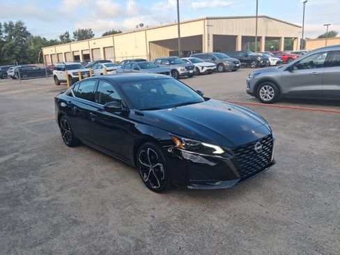 Used 2025 Nissan Altima 2.5 SR FWD image 6