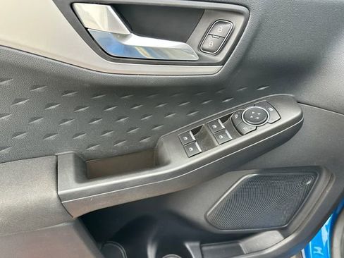 Used 2020 Ford Escape SE Sport image 17