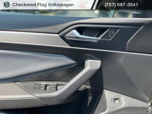 Used 2025 Volkswagen Jetta SE FWD image 13