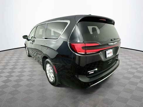 Certified 2023 Chrysler Pacifica Touring-L FWD image 7