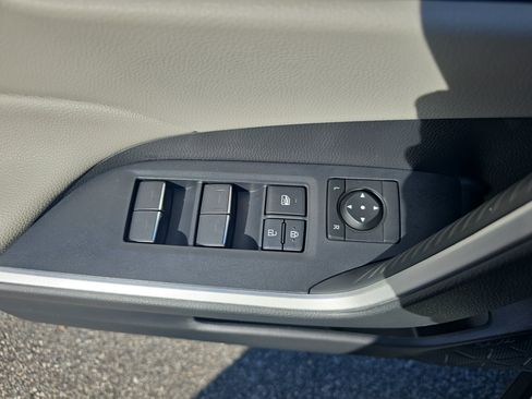 Used 2022 Toyota RAV4 XLE Premium AWD/4WD image 27