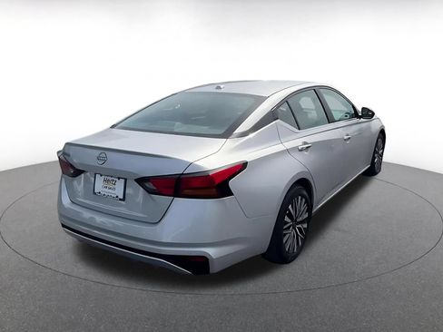 Used 2025 Nissan Altima 2.5 SV FWD image 14