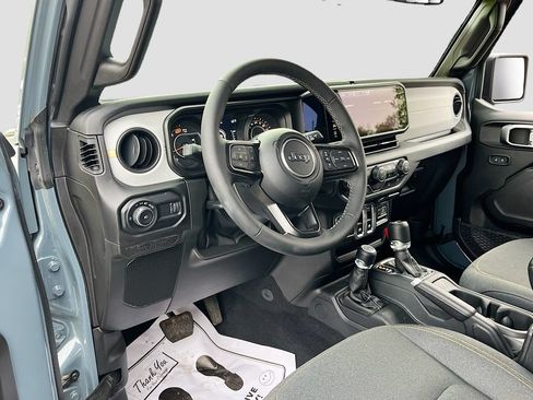 Used 2025 Jeep Wrangler Sport AWD/4WD image 9