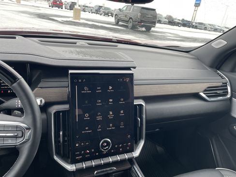 Certified 2025 GMC Acadia Denali w/ Super Cruise Package image 16